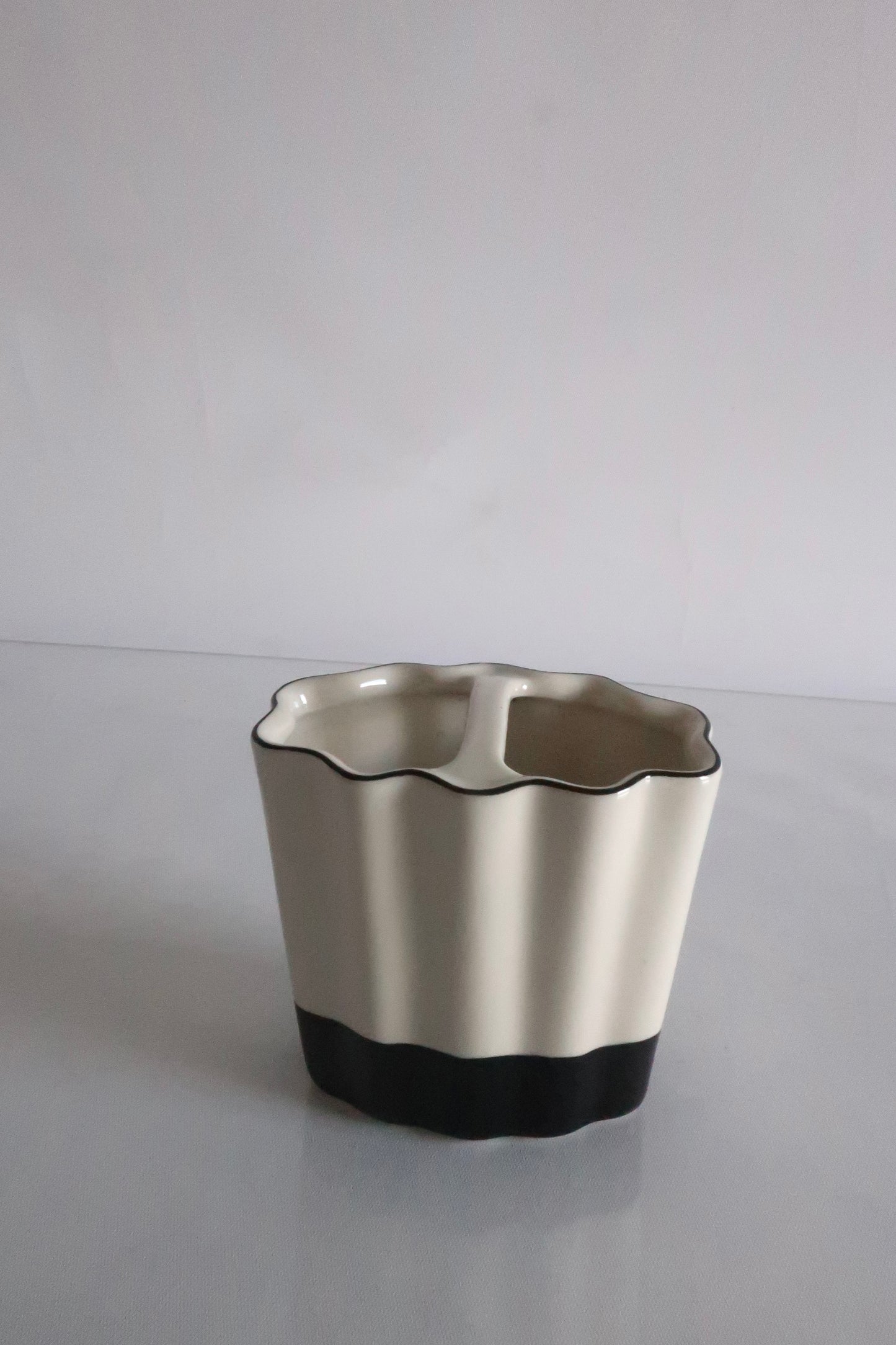 Scalloped Ceramic Toothbrush Holder