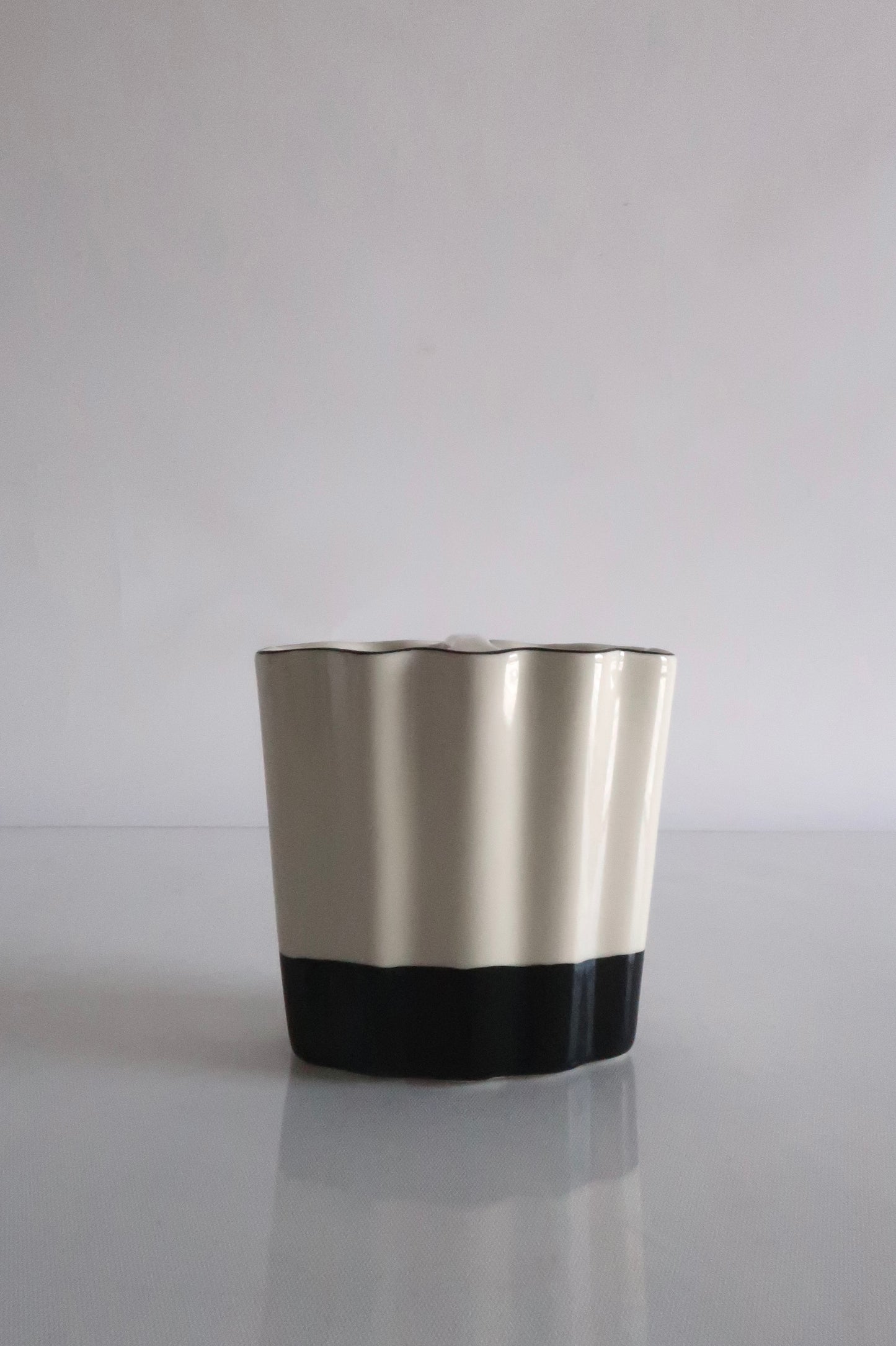 Scalloped Ceramic Toothbrush Holder