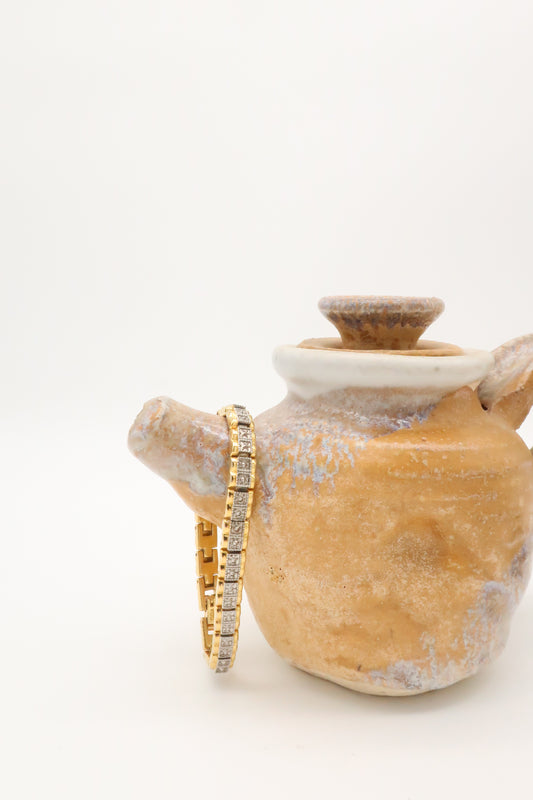 Gold Tone Clasp Bracelet