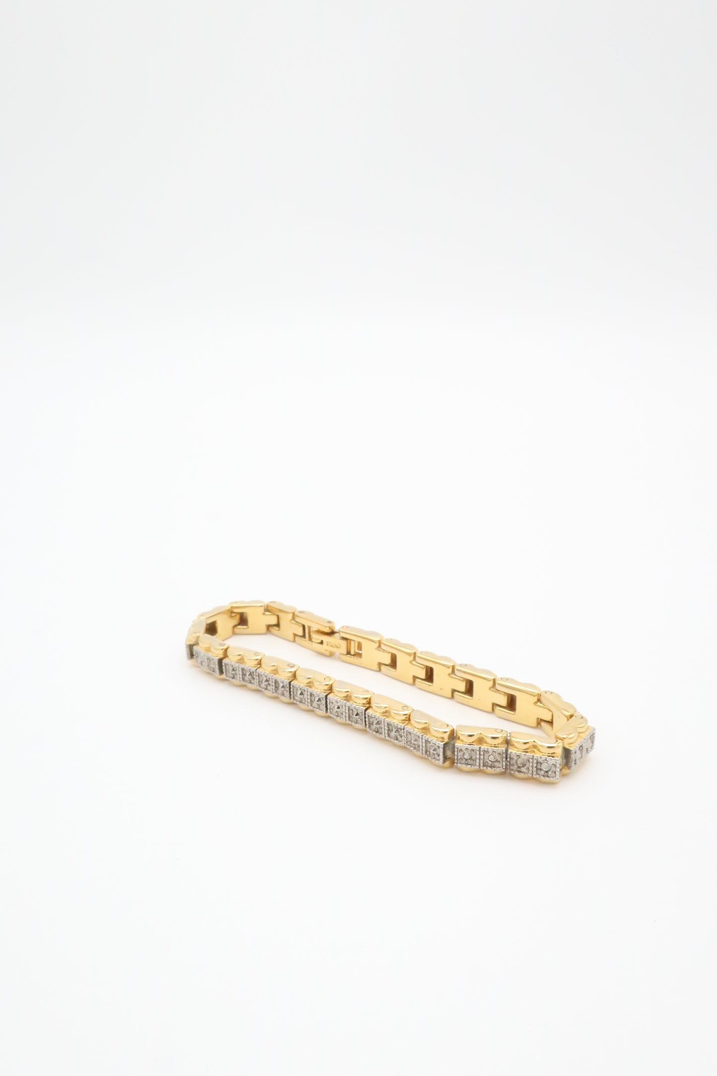 Gold Tone Clasp Bracelet