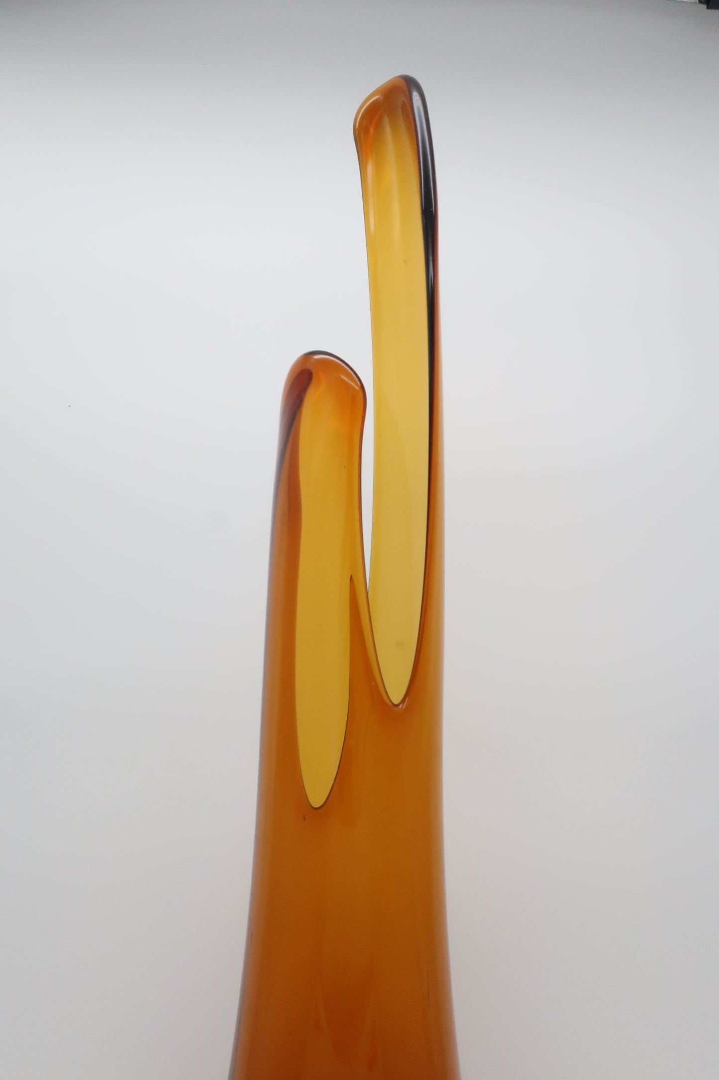 L.E. Smith Glass Rootbeer Smoothie Swung Vase