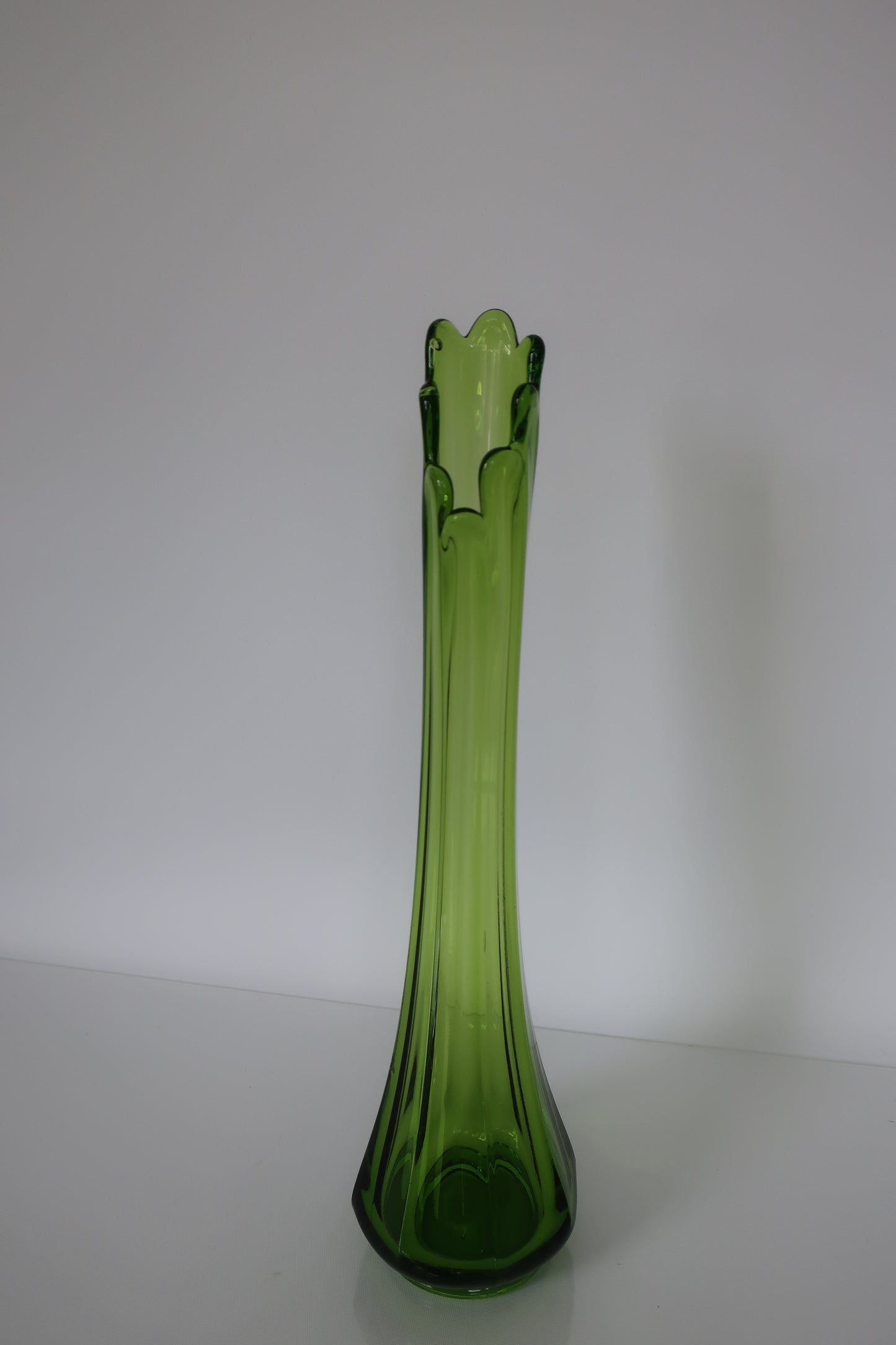 LE Smith Green Swung Vase