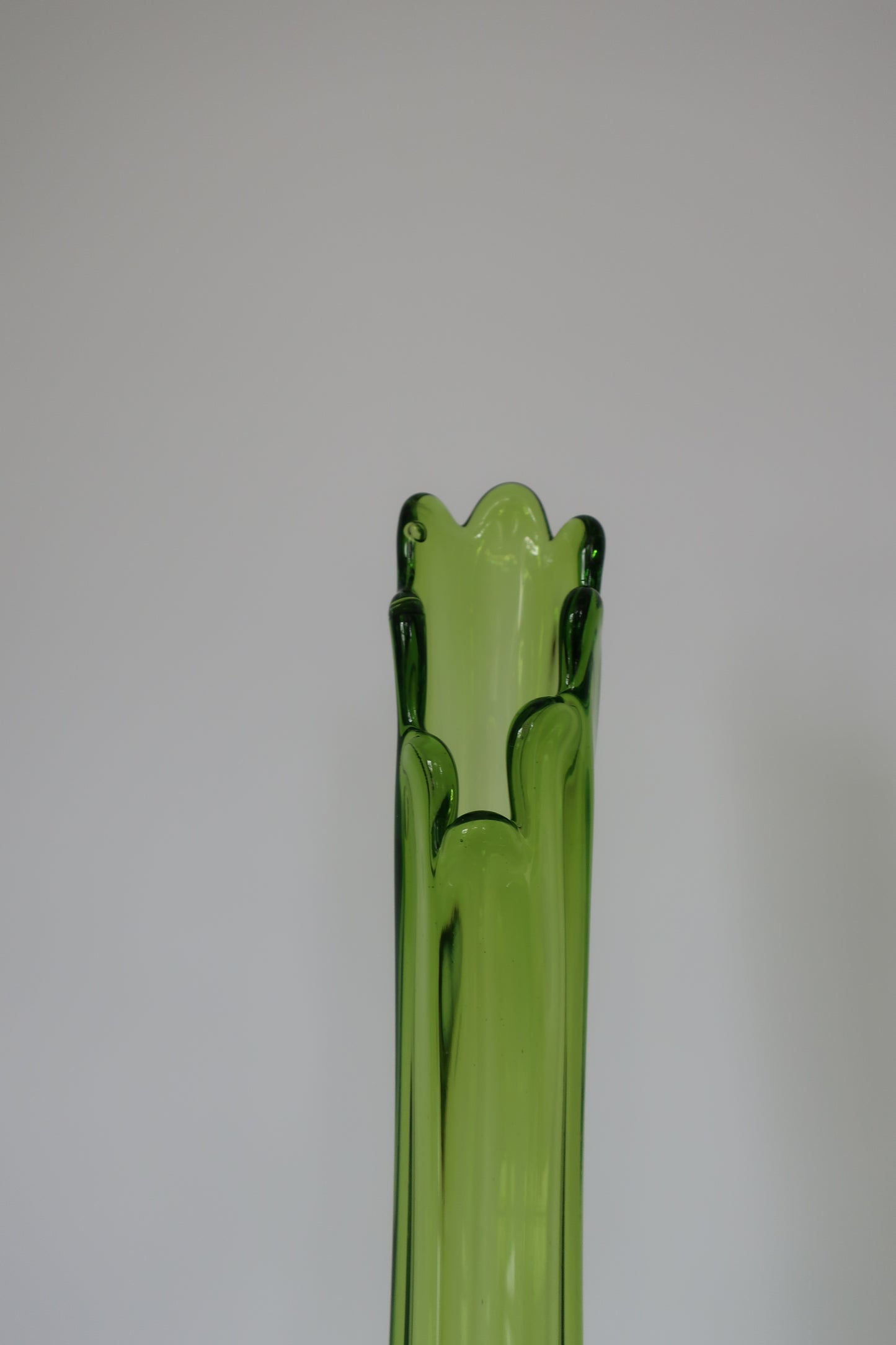 LE Smith Green Swung Vase