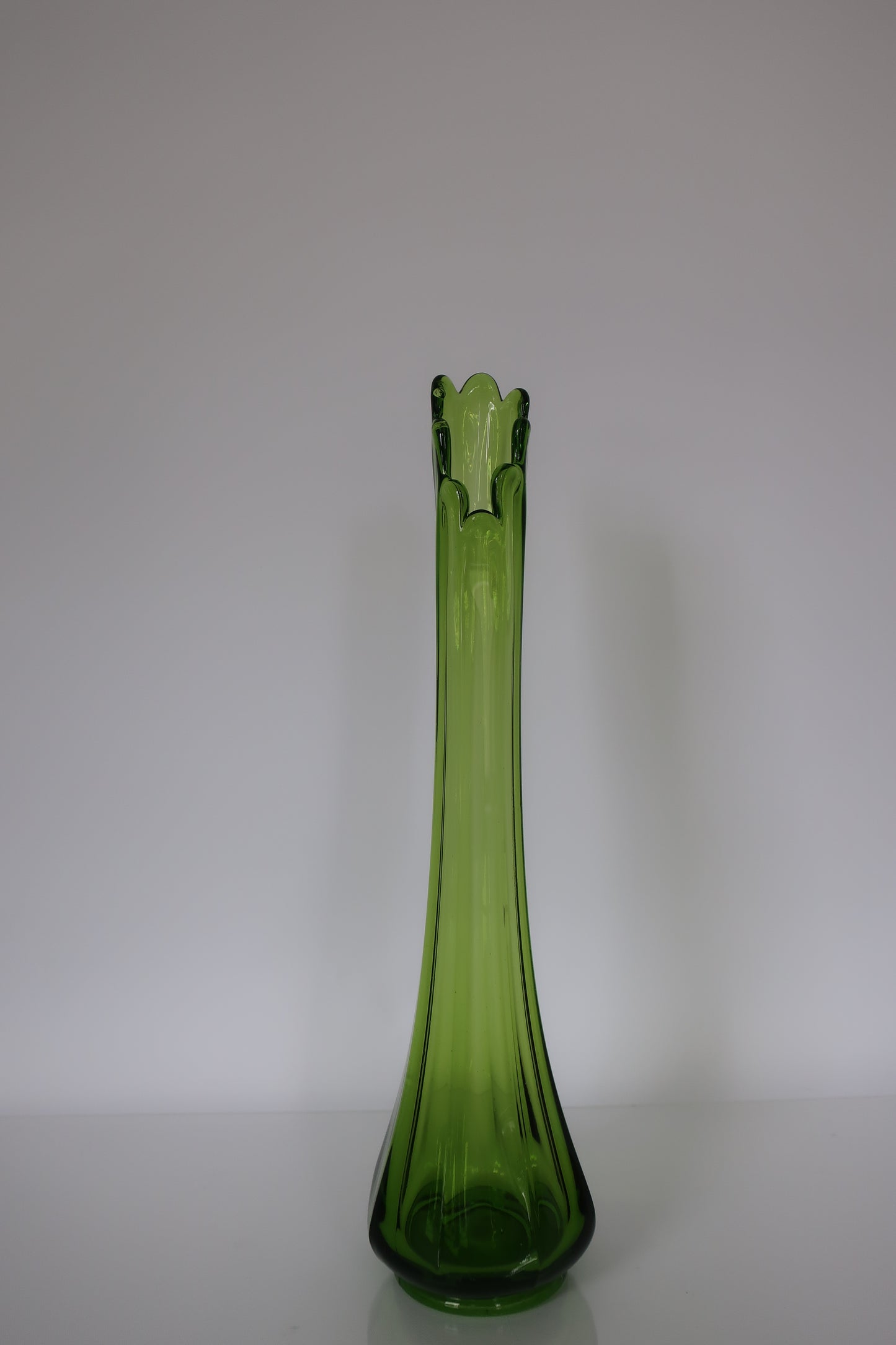 LE Smith Green Swung Vase